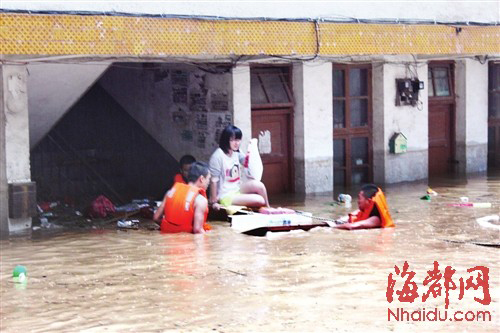 福建省中南部連降暴雨 多地受災(組圖)