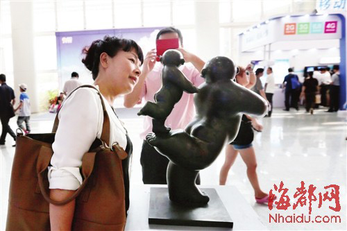 海交會一天涌入10萬人 美食、新奇日用品熱賣