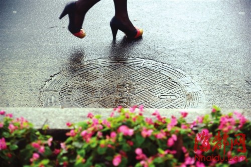 福州加裝萬個“安全井蓋” 市民:福州井蓋安全嗎