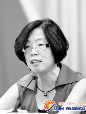 中韓作家廈大“聚會” 舒婷妙語如珠介紹來賓