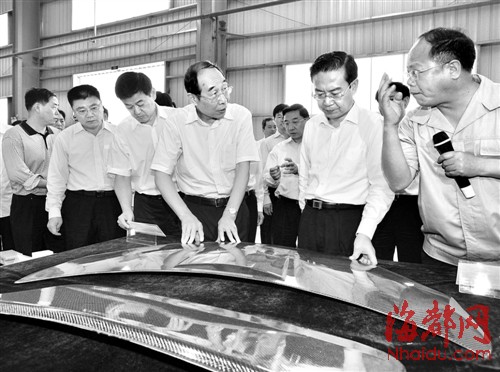 尤權(quán):把有限的資金真正用在民生工作關(guān)鍵處