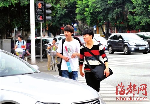 福州不少市民理直氣壯闖紅燈:等警察罰款再說(組圖)