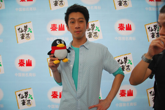 陳漢典來廈出席代言 模仿康永小S稱計劃出片