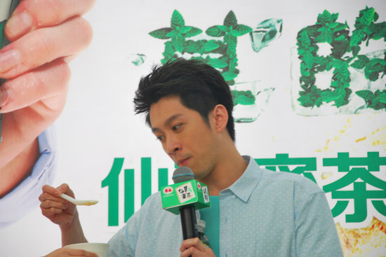 陳漢典來廈出席代言 模仿康永小S稱計劃出片