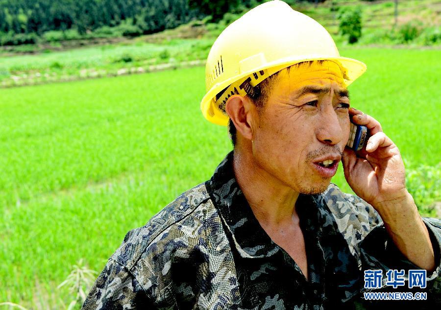 “穿梭在田間地頭的鄉村醫生”——彭火興