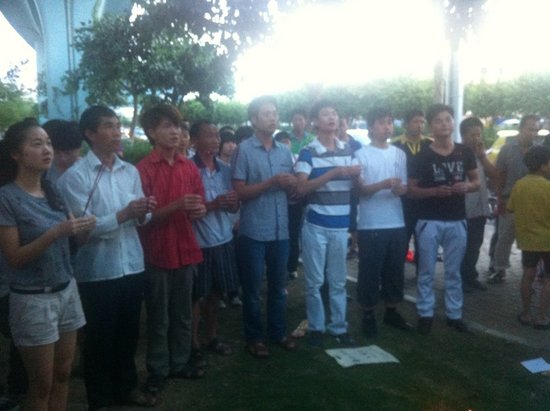 廈門市民前往事發地自發哀悼 8學生仍失蹤