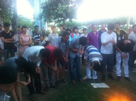 廈門市民前往事發地自發哀悼 8學生仍失蹤