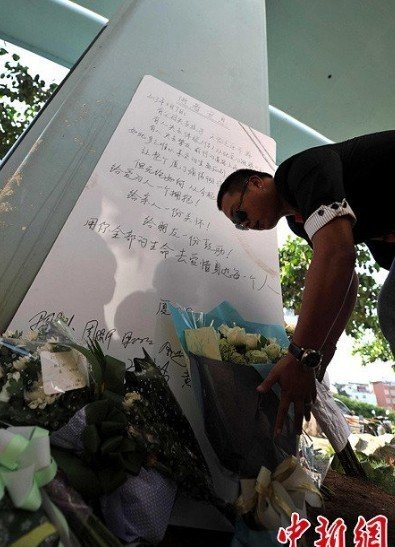 廈門市民前往事發地自發哀悼 8學生仍失蹤