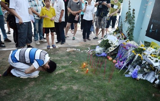 廈門市民前往事發地自發哀悼 8學生仍失蹤