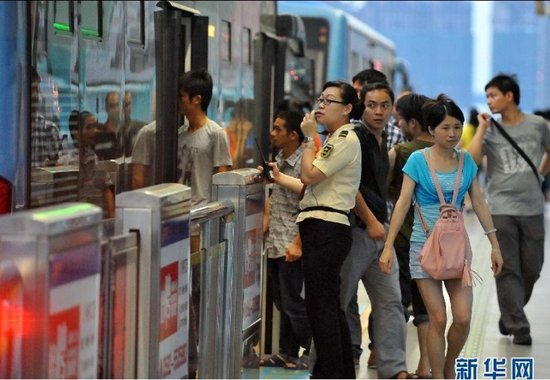 廈門市民前往事發地自發哀悼 8學生仍失蹤