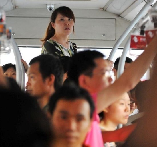 廈門市民前往事發地自發哀悼 8學生仍失蹤