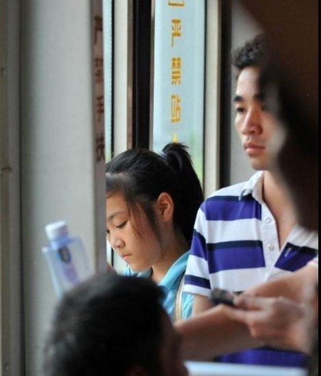 廈門市民前往事發地自發哀悼 8學生仍失蹤