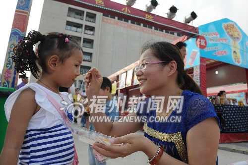 閩臺(tái)特色廟會(huì)馬尾正式登場(chǎng) 匯聚600余種兩岸小吃