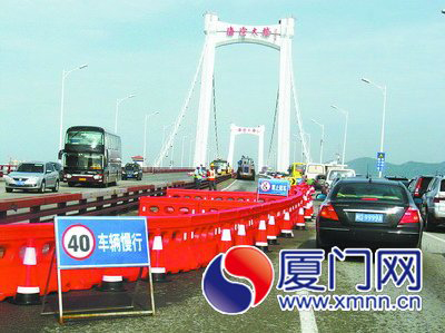 海滄大橋限行首日高峰期出現擁堵 767輛雙號車被拍