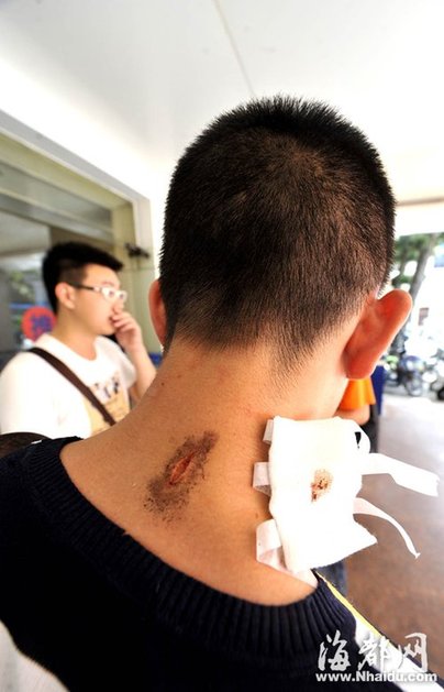 福州公交車頻現(xiàn)“剪鏈黨” 三市民金項(xiàng)鏈被剪走