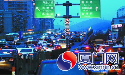 “百萬汽車時代”考驗廈門 解讀數字背后的深層問題
