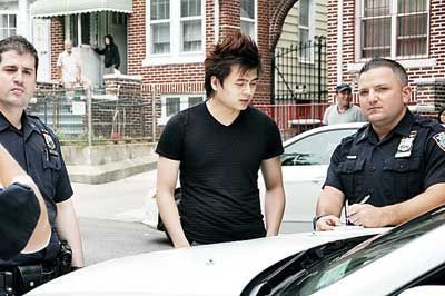 閩籍婦女紐約街頭被搶 十余華裔幫追捕搶匪