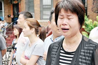 閩籍?huà)D女紐約街頭被搶 十余華裔幫追捕搶匪