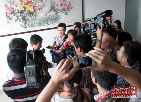 楊婷婷各科試卷原件公布 作文答題區域空白未作答