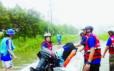 廈門人增援駕舟救出臨產孕婦 藍天救援隊趕赴汕頭