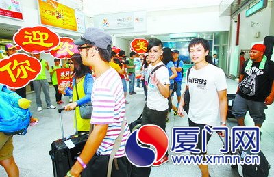 兩岸大學校園歌手賽選手昨抵廈 半決賽今日舉行