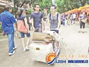 大學新生入學裝備破萬元 手機電腦成標配