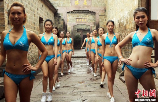 “環球比基尼小姐”福建泰寧古鎮秀風采(高清組圖)
