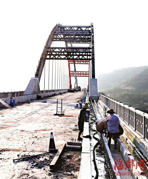 合福鐵路閩贛段隧道全部貫通 2015年將開通運(yùn)營