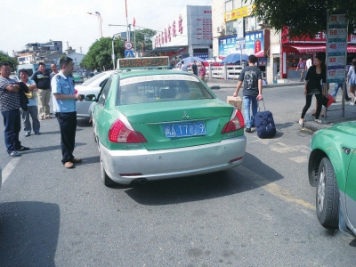 福州火車站整治出租車亂象 的士違規攬客罰150元扣3分