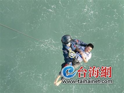 5名漁民中毒 東海第二救助飛行隊海上施救