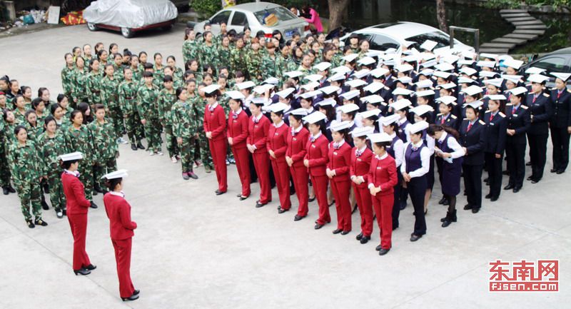 廈深鐵路即將開(kāi)通 美麗“動(dòng)姐”練兵忙（組圖）