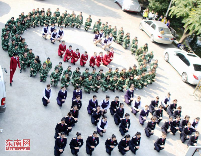 廈深鐵路即將開通 美麗“動姐”練兵忙（組圖）