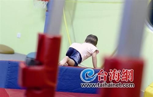 廈門早教機構(gòu)里孩子年齡越來越小 專家:或造成母語紊亂