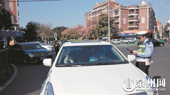 “綠標區(qū)”多車違規(guī)被查 不貼三標將被罰款記分