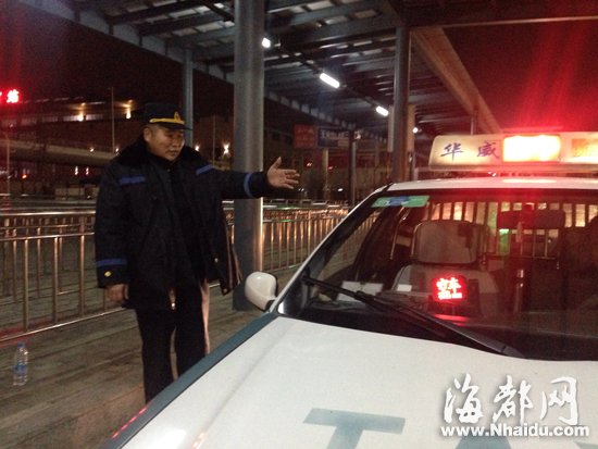 福州火車站“運管叔叔”：絕不滯留一名旅客