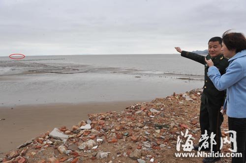 游艇被浪打翻4人落水 1人為救同伴游海2小時