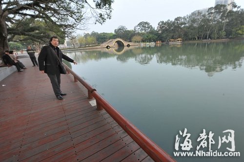 福州:為了撈回Phone5s手機 兩名壯漢跳西湖