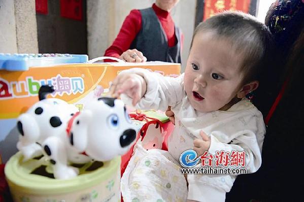 “奇跡寶寶”趙平安一周歲 后續(xù)可能還要做手術(shù)