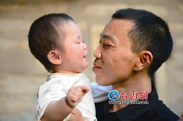 “奇跡寶寶”趙平安一周歲 后續可能還要做手術