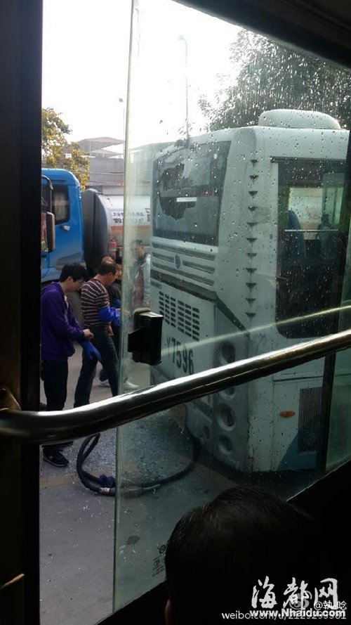 福州45路公交車滿載乘客去加油 駕駛員將受處罰