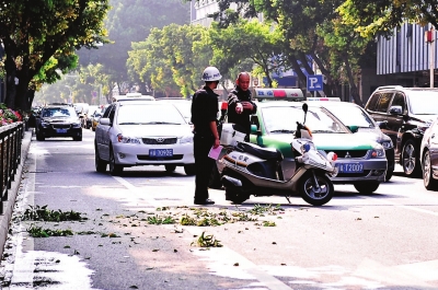 福州一男子從津泰新村住宅樓上墜下 頭部著地身亡