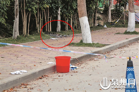 安溪縣城燈控路口 一男子疑殺人后路邊焚尸