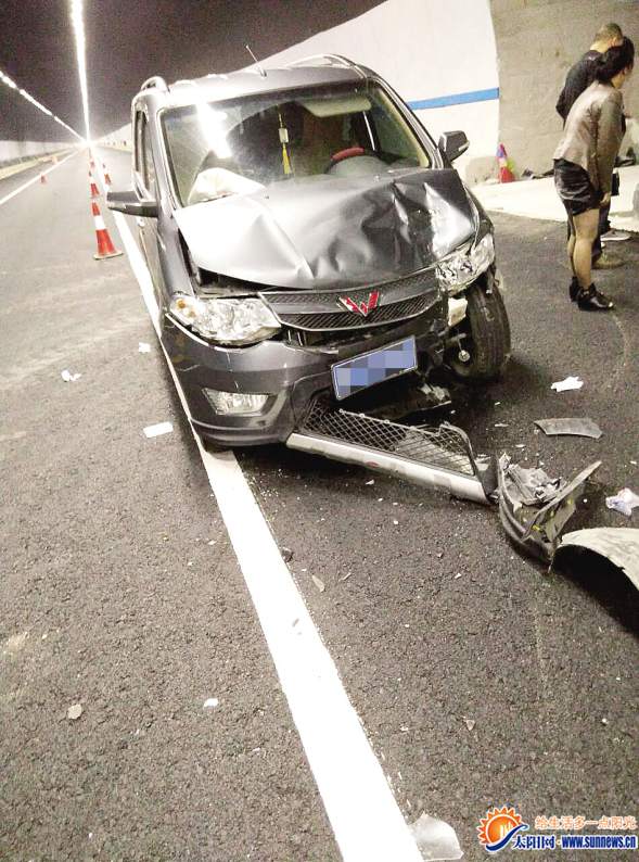 越野車走錯路想在隧道內掉頭 撞上面包車五人受傷