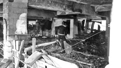 福州一小區起火架空層被燒成廢墟 疑因有人燒香