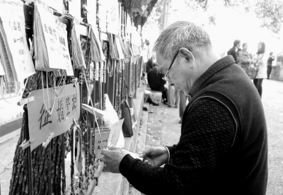 “剛需”催生相親集市 女生家長多“硬性指標”是門檻