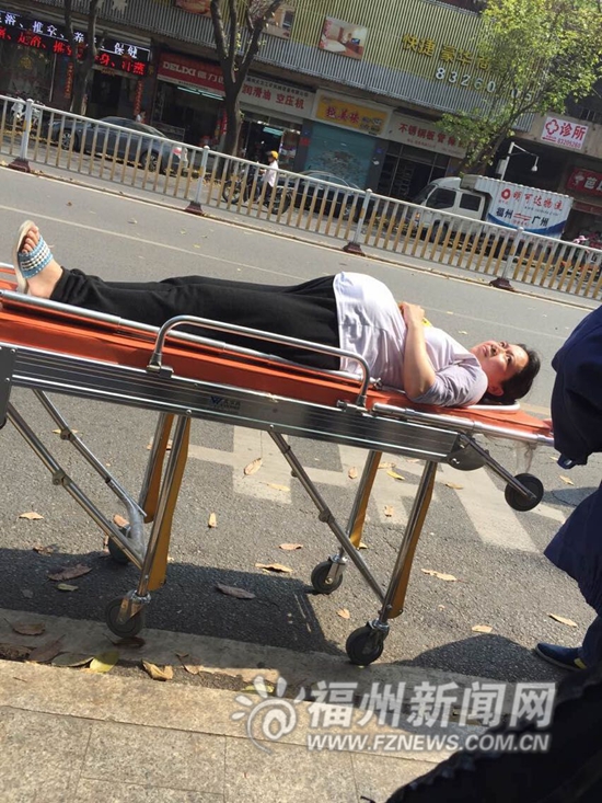 待產孕婦遭車門夾摔下公交車 司機稱監控屏模糊