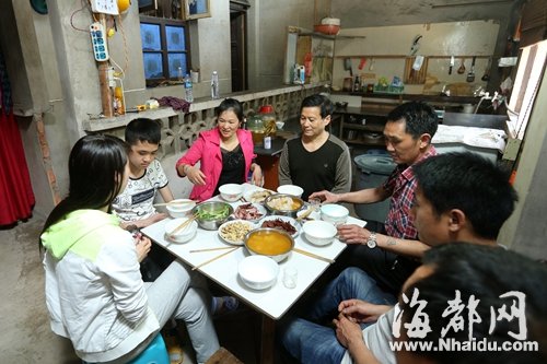 福州少年尋生母做親子鑒定 離別13年后首次見面