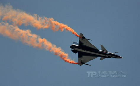珠海航展精彩瞬間：殲10戰機上演“空中芭蕾”