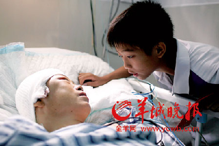 河源救母少年生存環境:7人擠1房 賣豆腐為生