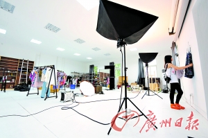 “落魄書生”開(kāi)網(wǎng)店 7年創(chuàng)年銷售過(guò)億奇跡